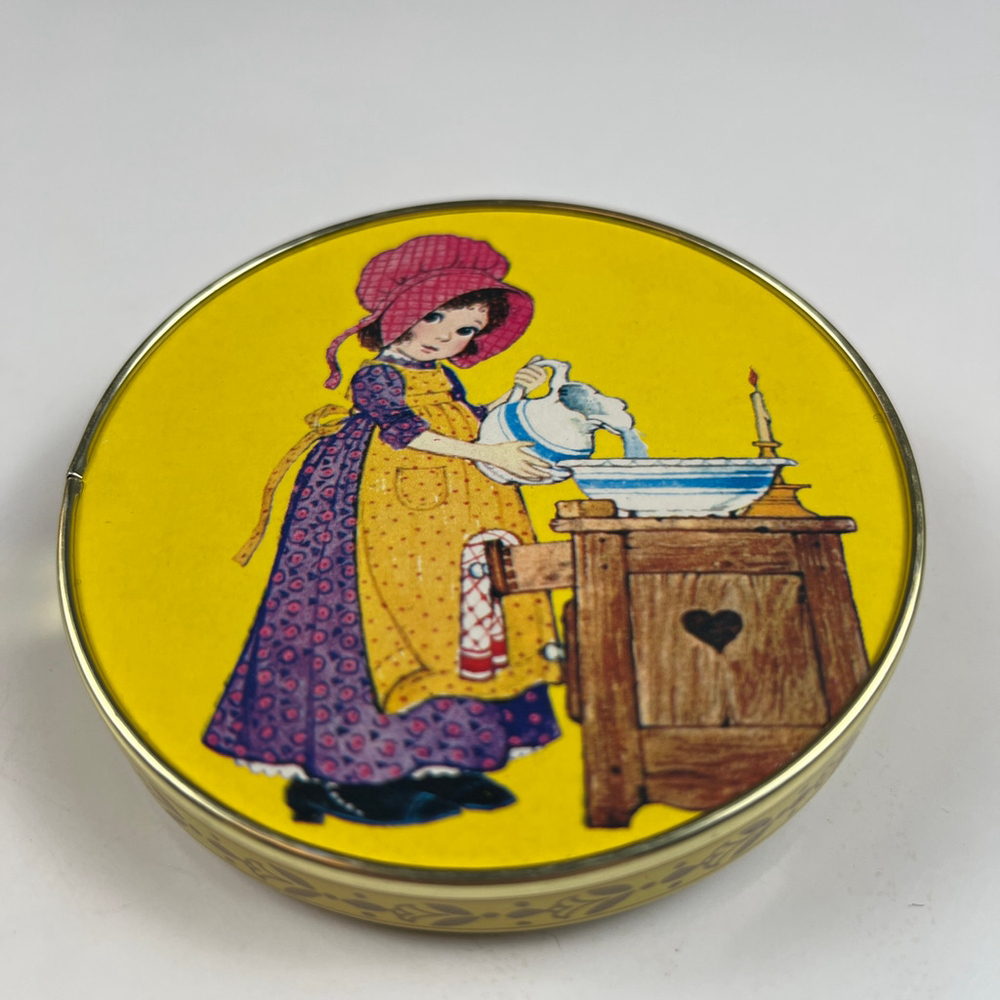 Vintage Holly Hobbies pocket compact Mirror Yellow Brown